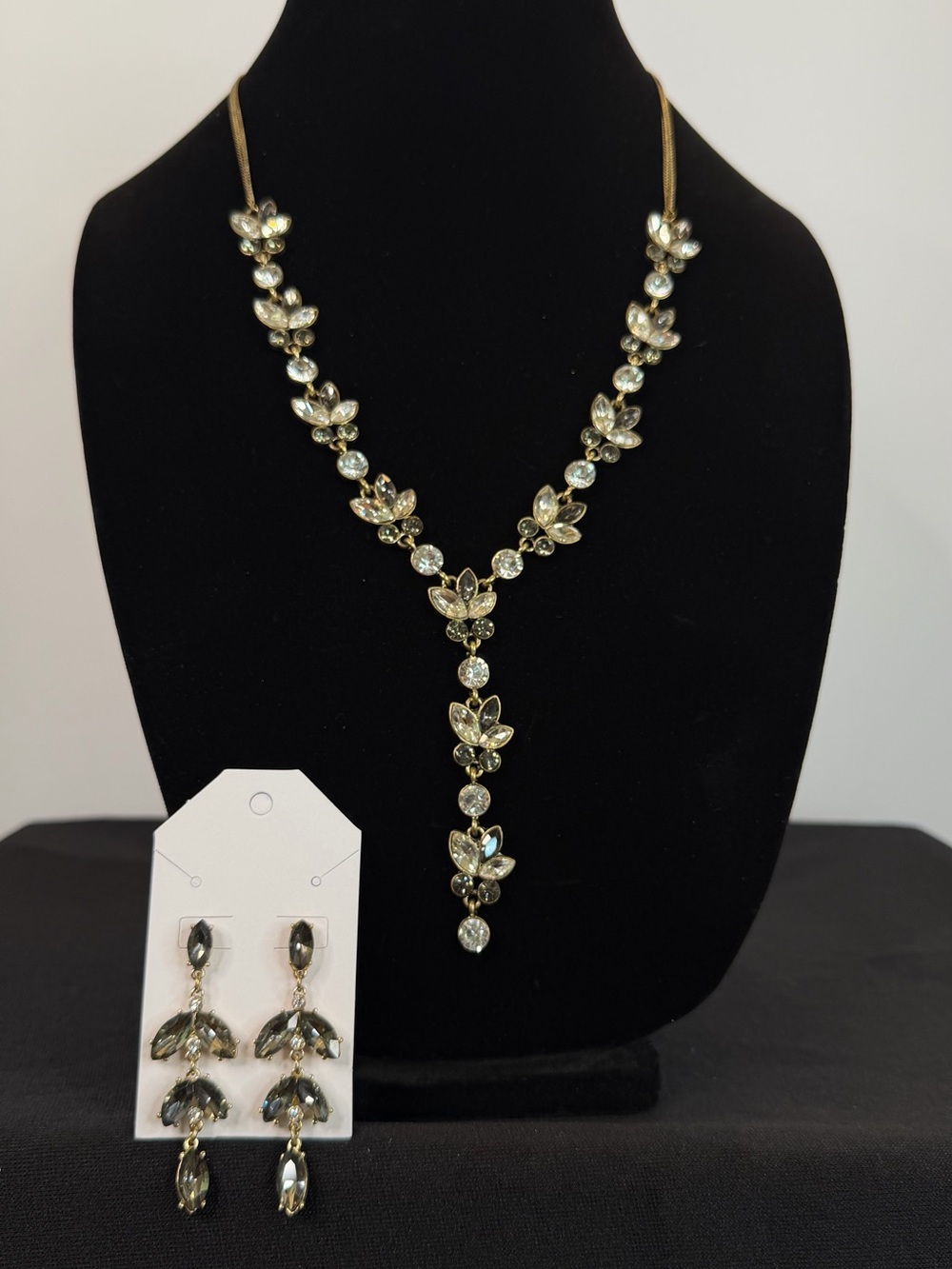 Elegant Gold-Tone Clear Crystal Y-Style Necklace and Drop Earrings Set
